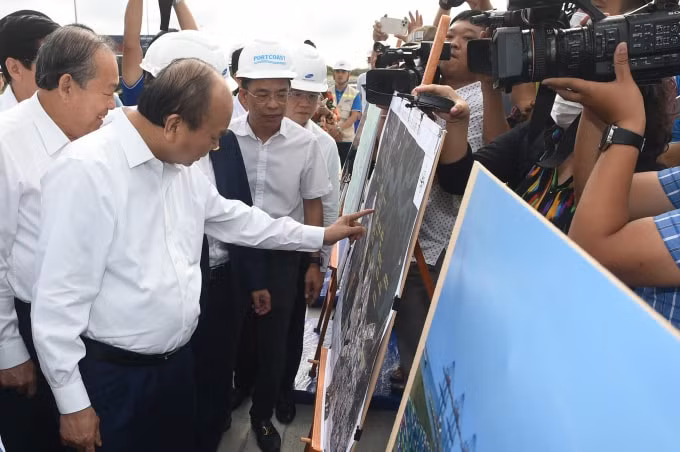 Thủ tướng kiểm tra cảng Gemalink là cảng nước sâu lớn nhất cả nước, nằm trong phạm vi cụm cảng Cái Mép - Thị Vải.