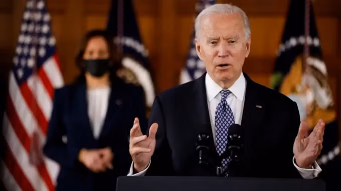 Tổng thống Hoa Kỳ Joe Biden và Phó Tổng thống Kamala Harris đến thăm Đại học Emory ở Atlanta để gặp gỡ các nhà lãnh đạo người Mỹ gốc Á. © Reuters