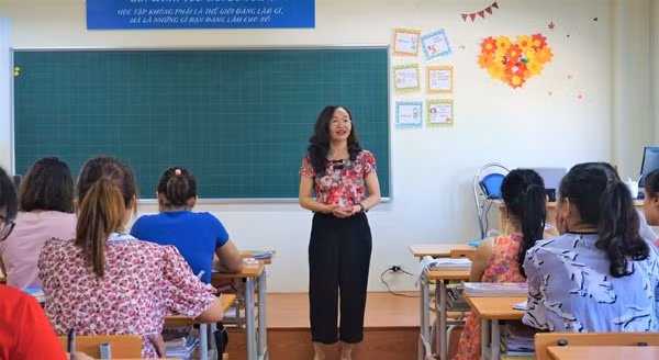 PGS.TS Đặng Thị Hảo Tâm - Đại học sư phạm Hà Nội, tác giả sách giáo khoa Tiếng Việt 1 trực tiếp tập huấn giáo viên tiểu học.