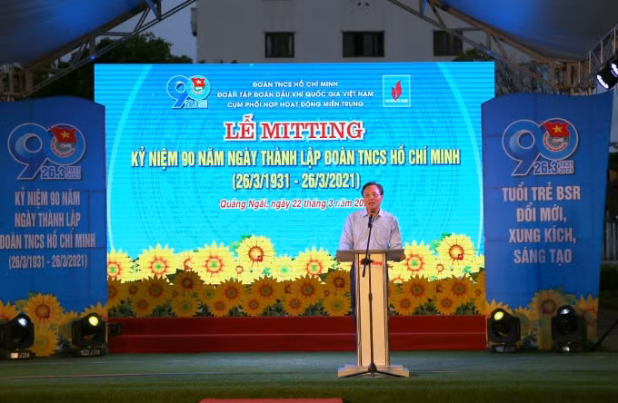 Tổng Giám đốc BSR Bùi Minh Tiến phát biểu với thanh niên Dầu khí cụm miền Trung