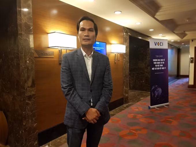 Theo ông Nguyễn Văn Tuấn – Phó Tổng Giám đốc VCCorp, nhiều khi người bán đăng tải nhưng không hiểu vì sao bị sai, còn cơ quan quản lý thì đánh nhầm hơn bỏ sót sẽ gây thiệt hại cho doanh nghiệp tham gia TMĐT. Ảnh KL.