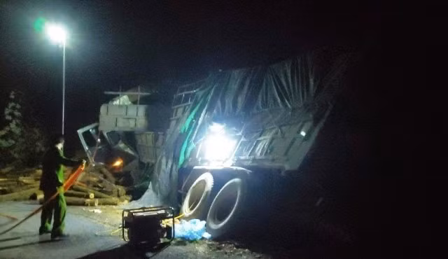 Hiện trường vụ tai nạn thảm khốc ở Thanh Hóa khiến 7 người tử vong. Ảnh: Phúc Tuấn.