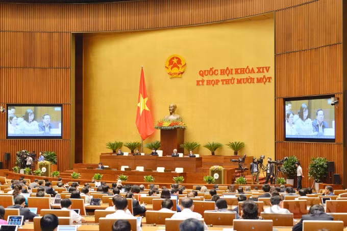 Quang cảnh phiên thảo luận về Báo cáo công tác nhiệm kỳ 2016-2021 của Chủ tịch nước, Chính phủ.