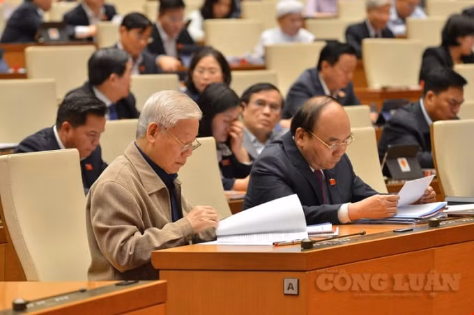 Tổng Bí thư, Chủ tịch nước Nguyễn Phú Trọng, Thủ tướng Nguyễn Xuân Phúc tham dự thảo luận.
