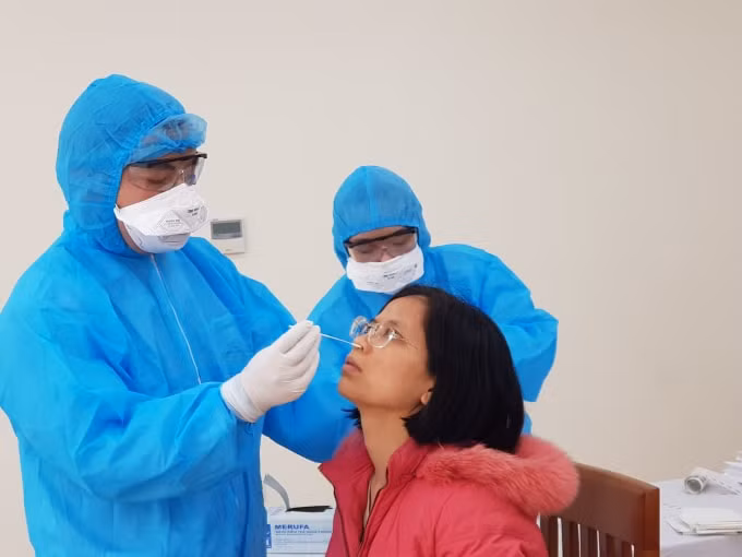 Việc lấy mẫu được tiến hành nhanh và đơn giản.