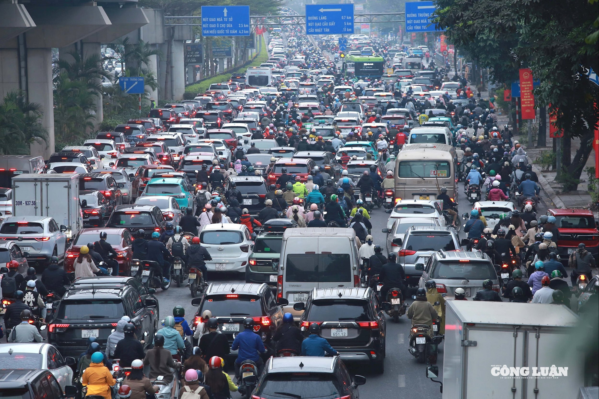 Xe máy, ô tô nối đuôi nhau di chuyển hướng Nguyễn Trãi - Ngã Tư Sở 6r4a8463.jpg
