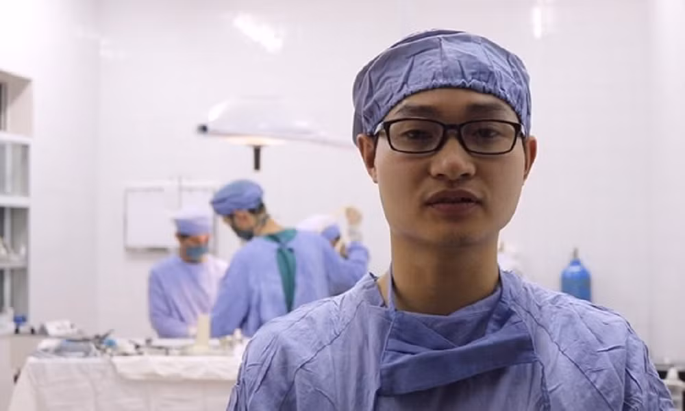 Bác sỹ chuyên khoa I Nguyễn Chiến Quyết (sinh năm 1989), Bệnh viện Đa khoa Bắc Hà, tỉnh Lào Cai. Ảnh: TTXVN