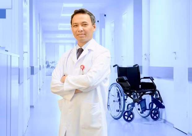 Thạc sỹ Nguyễn Trọng Sơn (sinh năm 1976), Trưởng phòng Công tác xã hội (Bệnh viện Hữu Nghị Việt Đức), Phó Chủ tịch Thường trực Hội&nbsp;Thầy thuốc trẻ&nbsp;Hà Nội. Ảnh: TTXVN