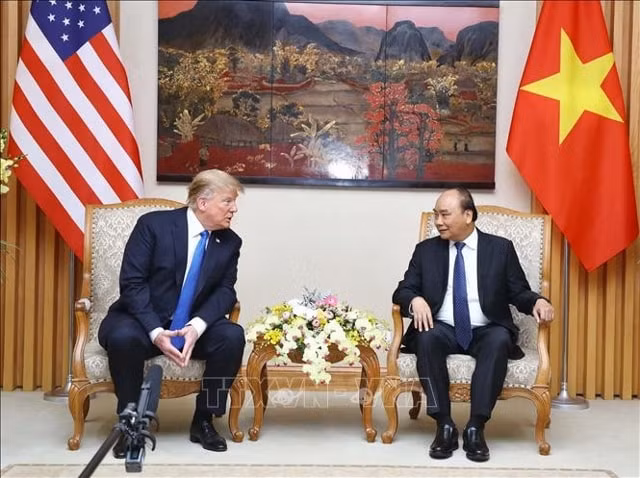 Thủ tướng Nguyễn Xuân Phúc hội kiến Tổng thống Hoa Kỳ Donald Trump. Ảnh: TTXVN