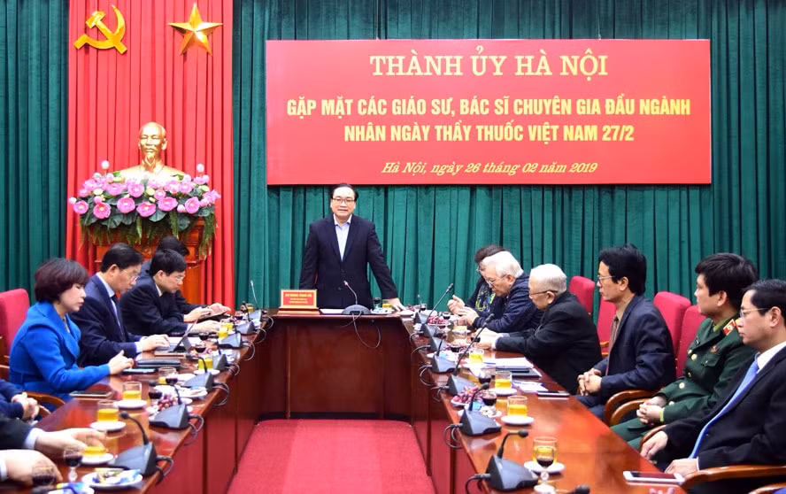 Bí thư Thành ủy Hoàng Trung Hải phát biểu tại buổi gặp mặt. Ảnh: HNM