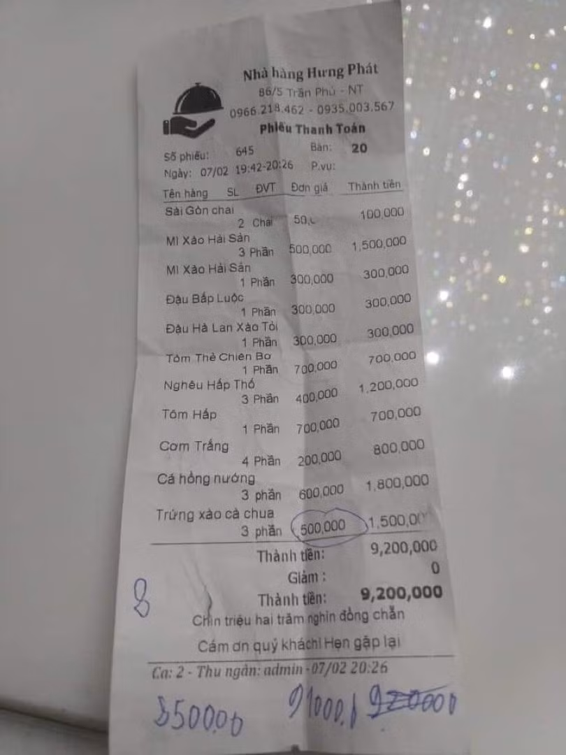 Phiếu thanh toán với món ăn bình dân nhưng có giá… trên trời được lan truyền trên mạng