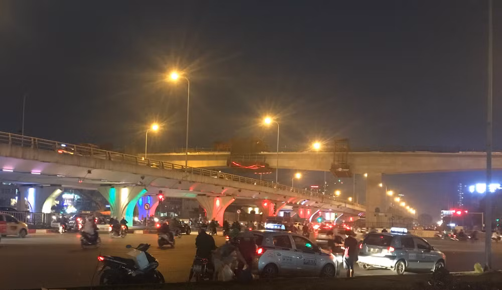 Quây rào di động phục vụ thi công lắp đặt ray tàu tuyến đường sắt trên cao đoạn Nhổn - Ga Hà Nội. Ảnh minh họa
