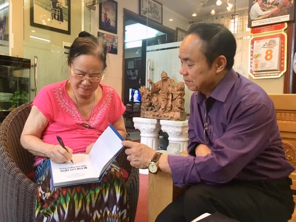 Nhà báo, TS Trần Bá Dung trong chuyến đi chuẩn bị Hội thảo về các nhà báo tiền bối, cựu lãnh đạo cấp cao Hội Nhà báo Việt Nam vừa qua.