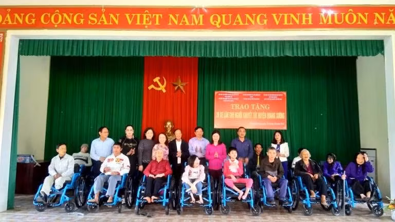 Hình ảnh về hoạt động trao tặng xe lăn cho người khuyết tật trên địa bàn tỉnh Thanh Hóa trước đó. Ảnh: P.V
