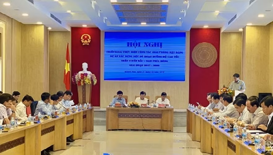 Phó Thủ tướng Trịnh Đình Dũng chủ trì Hội nghị . Ảnh VGP