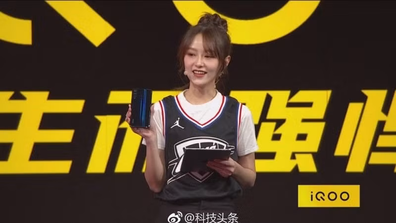 iQOO- thương hiệu con của Vivo được giới thiệu.