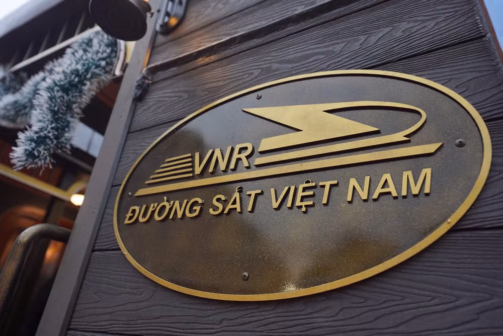 hinh anh an tuong tren doan tau hoang hau chay tuyen da lat trai mat hinh 3