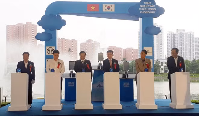 Hà Nội tiếp nhận 24 trạm quan trắc không khí tự động. Ảnh: Hoàng Văn