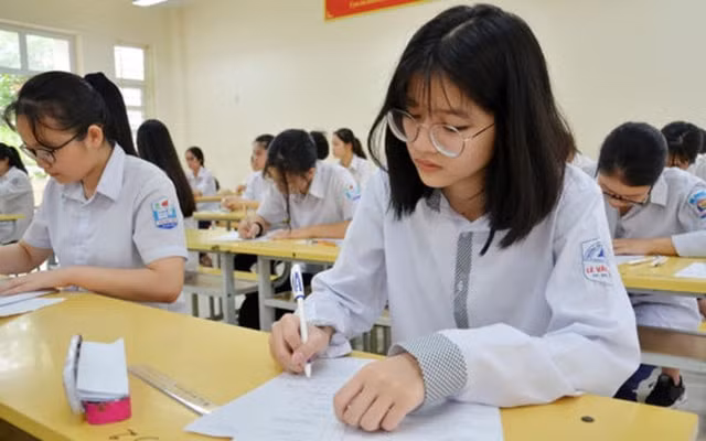 Thi tuyển sinh lớp 10. Ảnh: TL