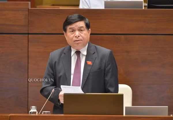 Bộ trưởng Bộ Kế hoạch và Đầu tư Nguyễn Chí Dũng giải trình ý kiến đại biểu Quốc hội, chiều 26/5. Ảnh; quochoi.vn