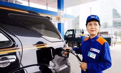 Giá xăng tăng gần 1.000 đồng/lít từ ngày 28/5. Ảnh: TL