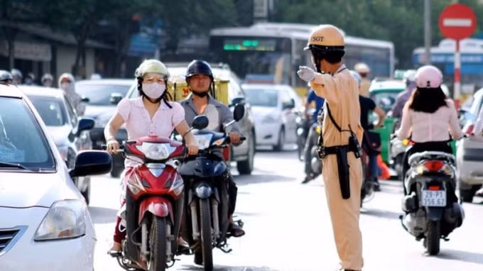 TNGT giảm sâu khi CSGT cả nước dừng xe kiểm tra dù không có lỗi. Ảnh: TL.