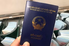CH Séc là quốc gia tiếp theo tạm dừng công nhận hộ chiếu mới của Việt Nam
