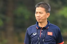 HLV Hoàng Anh Tuấn chia sẻ về tiền vệ Quang Hải trong màu áo Pau FC