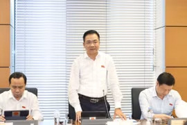 Đề xuất không cho phép tặng, chuyển nhượng biển số xe ô tô vì "tuổi xe ô tô có hạn"