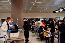 EU coi việc sàng lọc COVID-19 đối với du khách Trung Quốc là 'không chính đáng'