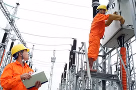 Phó Thủ tướng yêu cầu đảm bảo đủ điện cho sản xuất, kinh doanh