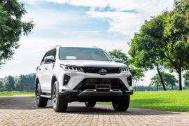 Toyota Fortuner giữ thiết kế, thêm trang bị, tăng giá cao nhất 42 triệu đồng tại Việt Nam