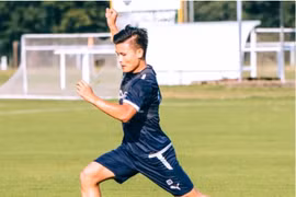 HLV Pau FC chia sẻ về kế hoạch sử dụng Quang Hải trước trận mở màn Ligue 2