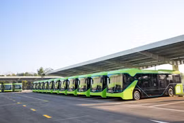 ADB thu sếp gói tín dụng biến đổi khí hậu trị giá 135 triệu USD phát triển giao thông xanh tại Việt Nam