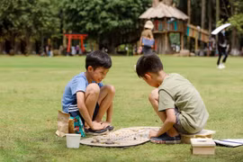 Trẻ em phố thị vui Tết thiếu nhi trong đô thị triệu cây xanh