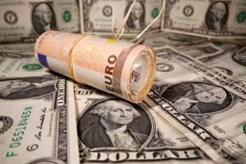 Tỷ giá ngoại tệ hôm nay 5/1: Đồng USD tăng vọt lên đỉnh 1 tháng