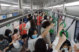 Tàu Cát Linh - Hà Đông đón một triệu hành khách sau hai tháng vận hành