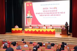 Đoàn đại biểu Quốc hội tỉnh Lào Cai tiếp xúc với người có uy tín trong đồng bào DTTS