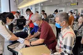 Kiểm tra chất lỏng với hành lý xách tay trên chuyến bay Hà Nội - Úc