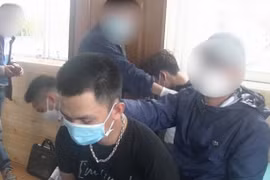 Đột kích khách sạn, bắt giữ 3 kẻ đang “phê” ma túy và mang theo súng