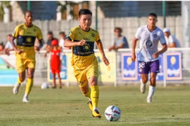 HLV Didier Tholot chia sẻ về việc dùng Quang Hải ở trận mở màn Ligue 2