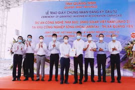 Mở cửa đón đại bàng - nhìn từ hướng đi của vùng đất mỏ