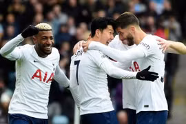 Man United và Arsenal cùng thua, Tottenham vượt lên ở cuộc đua top 4