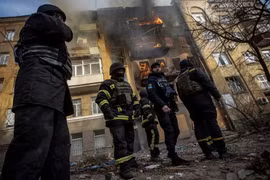 Nga pháo kích các chiến tuyến ở phía Đông Ukraine