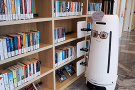 Lao động robot của Singapore làm đủ các vị trí từ nhân viên pha chế đến thanh tra viên