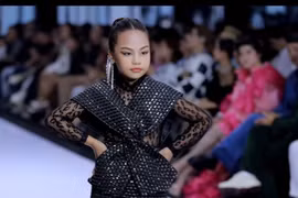 Chân dung mẫu nhí Việt tự tin sải bước trên sàn diễn Vietnam International Fashion Week