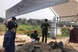Hà Nội: Mộ cụ ông mới an táng bị đập phá