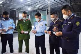 Hà Nội: Phát hiện lô kit test nhanh không rõ nguồn gốc cực lớn, trị giá 10 tỷ đồng