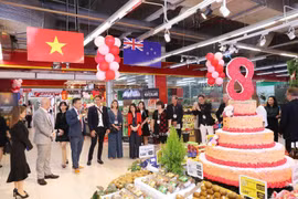 Tổng Lãnh sự quán New Zealand khảo sát thị trường sản phẩm nhập khẩu Việt Nam tại siêu thị WinMart
