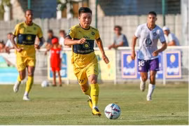 Chủ tịch Pau FC dành lời khen có cánh cho tiền vệ Nguyễn Quang Hải